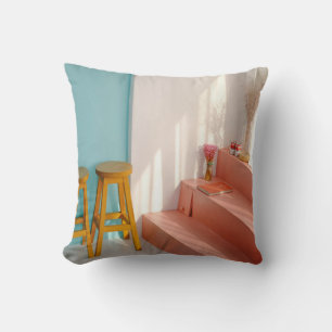 Coussin Deux tabourets de bar en bois jaune