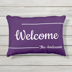 Coussin D'extérieur Bienvenue Nom de script blanc et violet Modèle de
