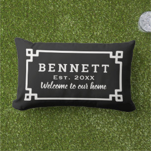 Coussin D'extérieur Monogramme clé grecque noir et blanc Bienvenue