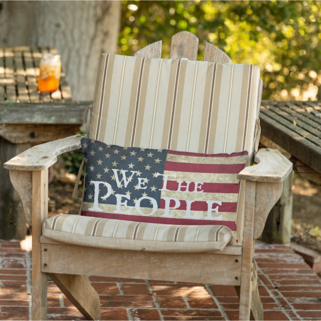 Coussin D'extérieur Nous Le Peuple Gronge Le Drapeau Américain (Chaise)