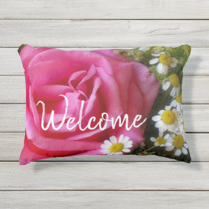 Coussin D'extérieur Rose rose chaud et marguerites blanches Photo