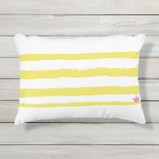 Coussin D'extérieur Yellow stripes and a pink crown Accent Pillow