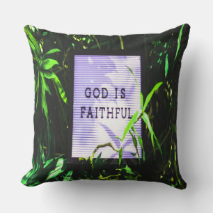 Coussin Dieu est l'inspiration chrétienne fidèle