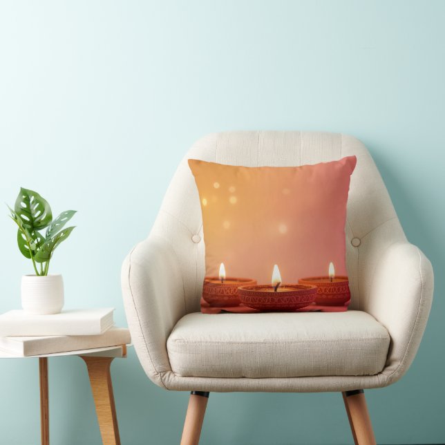 Coussin Diwali 2025 Throw Pillow – Three Glowing Diyas Hom (Chaise)
