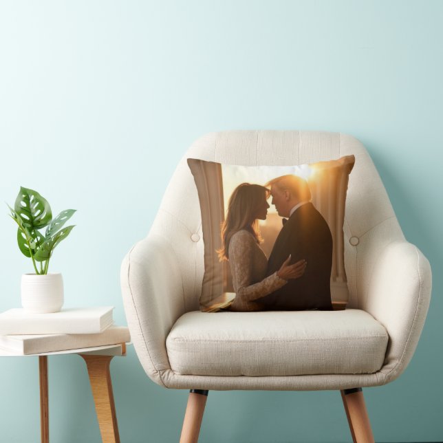 Coussin Donald et Melania Trump (Chaise)