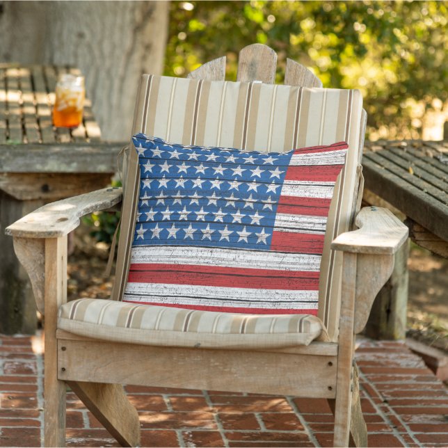 Coussin Drapeau Américain sur Motif Patiné en bois (Chaise)