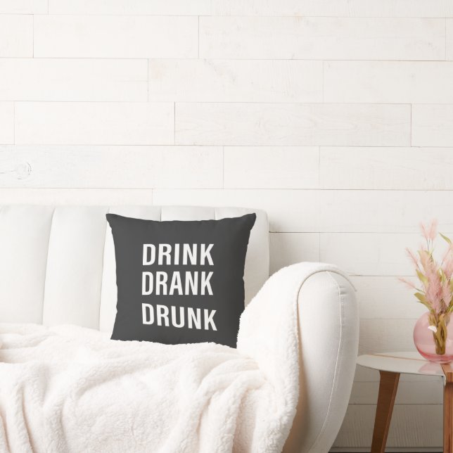 Coussin Drôle de boire des paroles sur le buveur de whisky (Canapé)