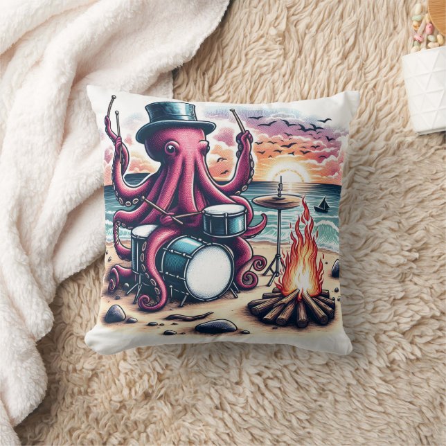 Coussin Drumage de pieuvres près d'un feu de camp de plage (Couverture)