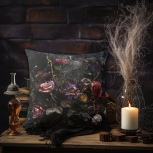 Coussin Dying Flowers with Spider Web