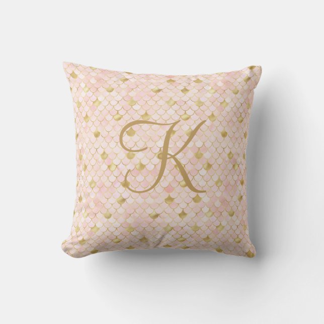 Coussin Écriture Monogramme Rose Pâle Écailles de Sirène O (Recto)