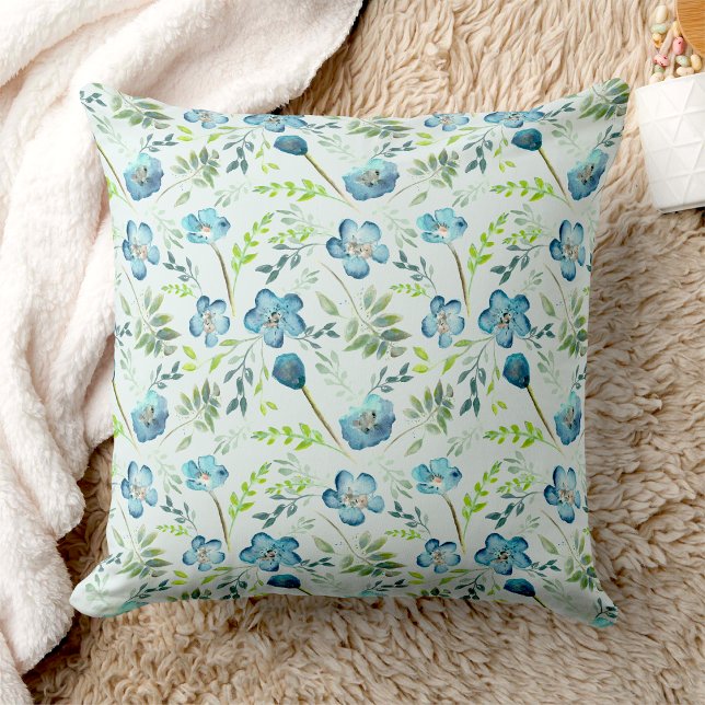 Coussin Elégant Boho bleu vert Aquarelle Fleurs (Elegant Boho Blue Green Watercolor Flowers Throw Pillow from Studio Posies. )