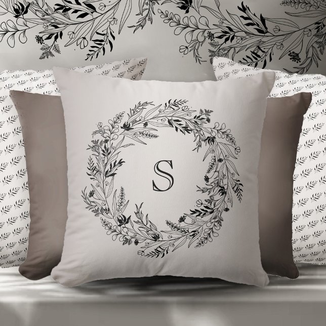 Coussin Elegant botanical foliage wreath letter S (Créateur téléchargé)