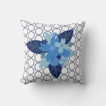 Elégant motif floral bleu monochromatique