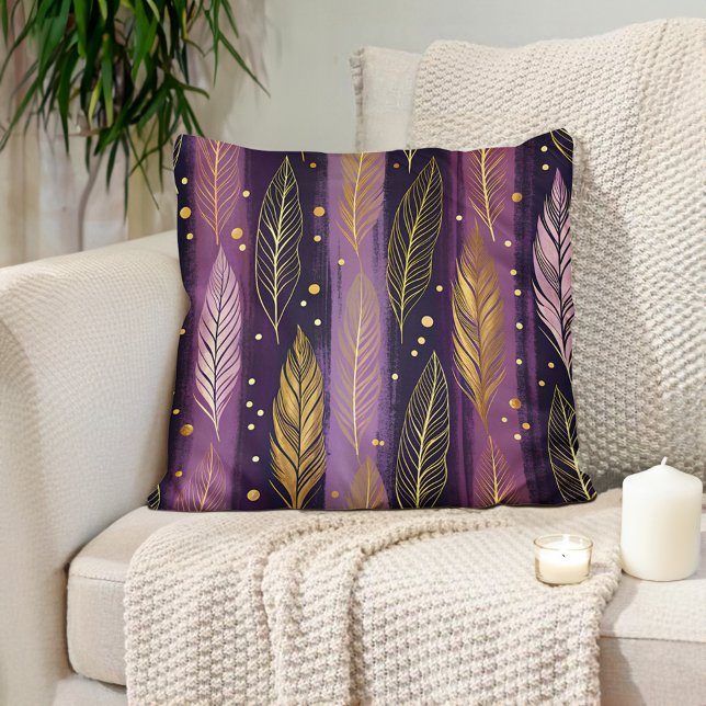 Coussin Élégant plume dorée violette Boho  (Elegant purple with gold feather decorator pillow)