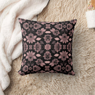 Coussin Élégant rose sur dentelle noire dans le style vint