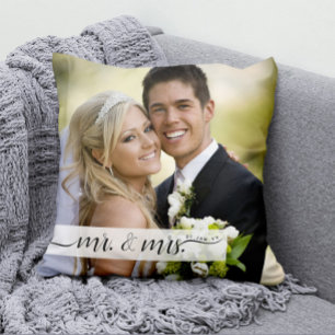 Coussin Élégant Script Mr. & Mme Mariage Date Keepsaké