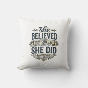 Coussin Elle a cru qu'elle a fait un t-shirt de motivation