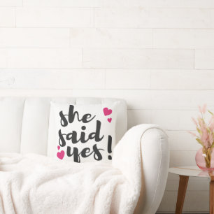 Coussin Elle a dit oui ! Célébration des fiançailles – Rom