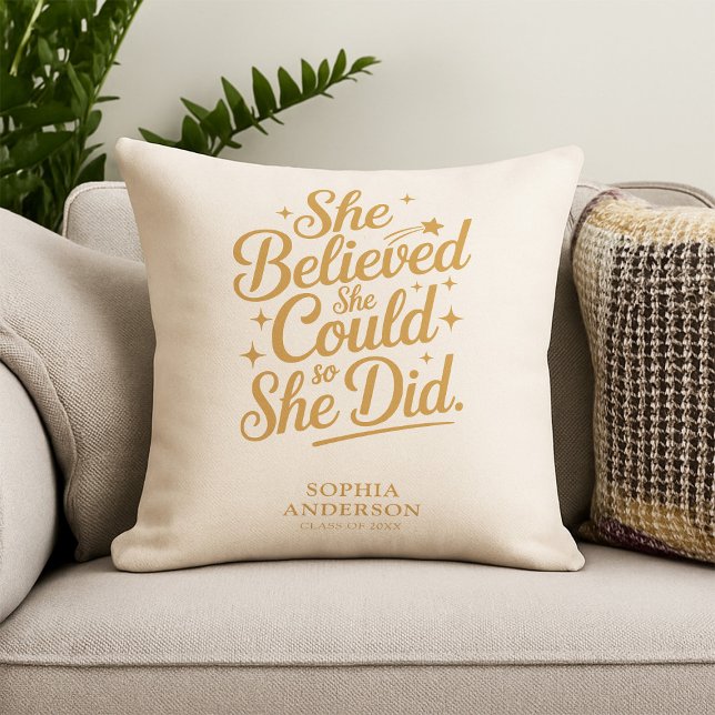 Coussin Elle Croyait Qu'Elle Pourrait | Diplôme d'inspirat (Créateur téléchargé)