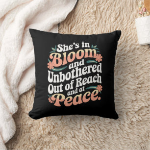 Coussin Elle est en fleurs et insouciante, hors de portée 