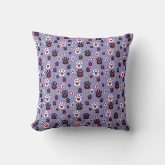 Coussin Empreintes noires et blanches avec coeur