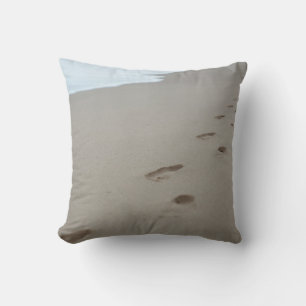 Coussin Empreintes sur une plage blanche au Mozambique