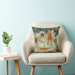 Coussin Enfants vintage jouant avec des voiliers jouets su