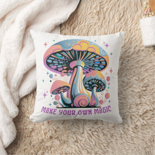 Coussin Faites Votre Propre Magie. Champignons colorés