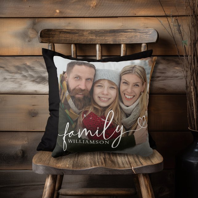 Coussin Family Calligraphy Heart Script Typography Photo (Créateur téléchargé)