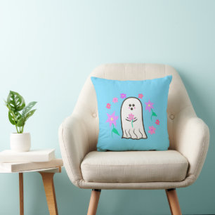 Coussin Fantôme dans un jardin fleuri