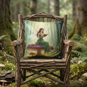 Coussin Fée de jour enchantée lisant un livre
