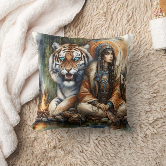Coussin Femme amérindienne par River Tiger (Couverture)