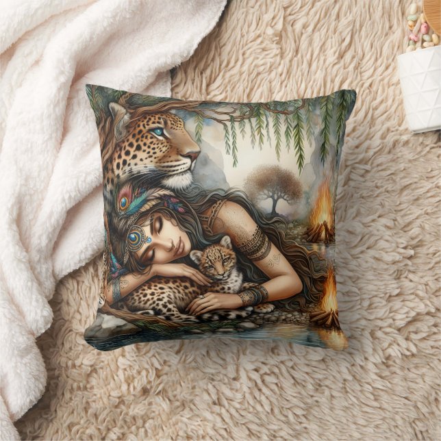 Coussin 'Femme indigène aux petits tigres par rivière' (Couverture)