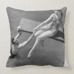 Coussin Femme sur le conseil de plongée