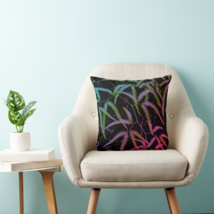Coussin Fern violet, vert et rose avec arrière - plan noir