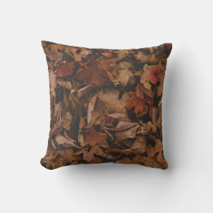 COUSSIN FEUILLES ROUGES ET BROWN AU SOL