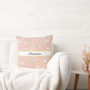 Coussin Fille livresque personnalisée Magic Nom Rose