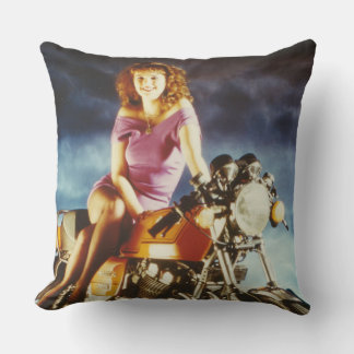 Coussin Fille pin-up de moto