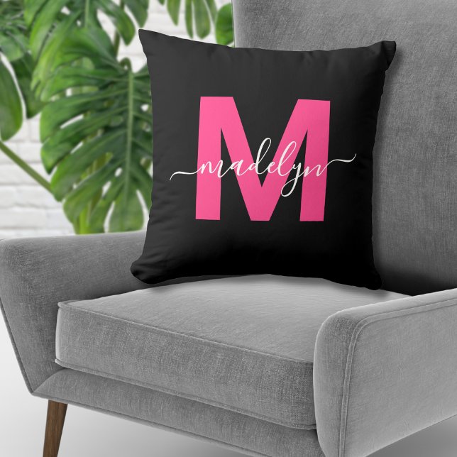Coussin Fille rose chaude Nom initial Monogramme (Hot Pink Girly Initial Name Monogram Throw Pillow )