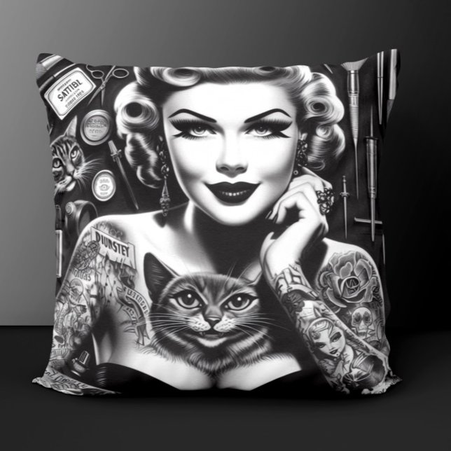 Coussin Fille tatouée alternative old school (Créateur téléchargé)