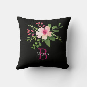 Coussin Fleur aquarelle, nom et monogramme sur fond noir