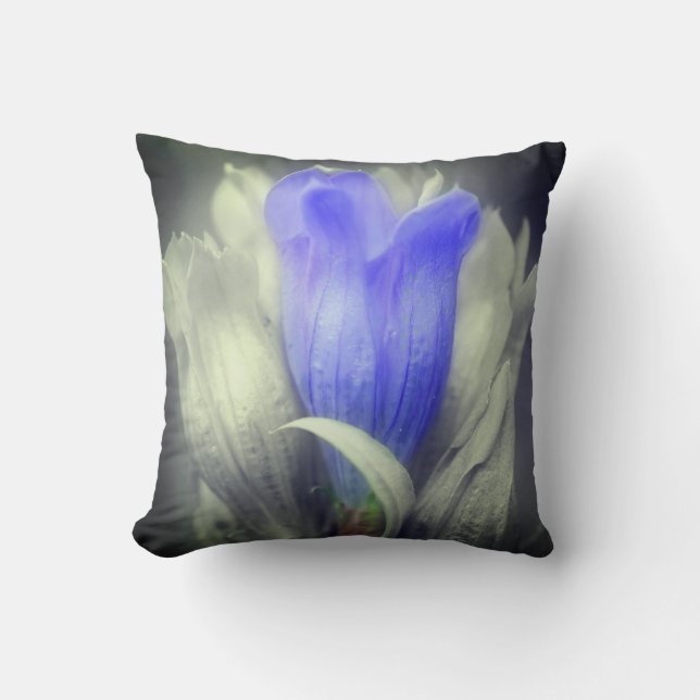 Coussin Fleur Gentienne Bleue Noir Et Blanc Partielle Coul (Recto)