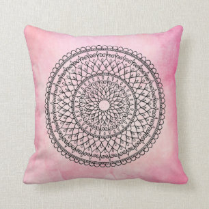 Coussin Fleur tirée par la main de mandala d'aquarelle de