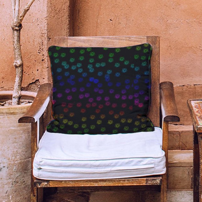 Coussin Fleurs arc-en-ciel élégantes motif sur noir (Créateur téléchargé)