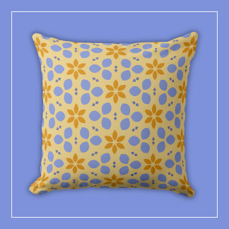 Coussin Fleurs botaniques jaunes et bleues sur Fille Flora