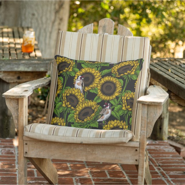 Coussin Fleurs de soleil et ailerons sur noir (Chaise)