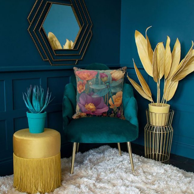 Coussin Fleurs riches aux tons de bijoux et une libellule  (Créateur téléchargé)