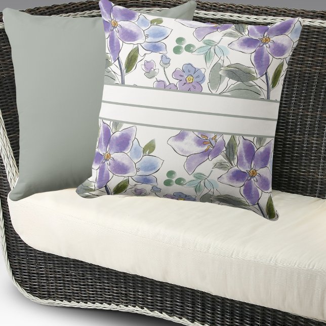 Coussin Fleurs violettes Élégantes Lilac Motif Floral (Créateur téléchargé)