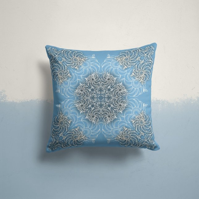 Coussin Fleurs Whisperantes dans le ciel bleu (Créateur téléchargé)