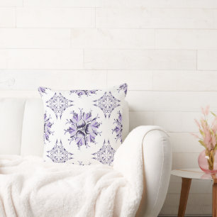 Coussin Floraux d'encre lilas et violette Lancer l'oreille
